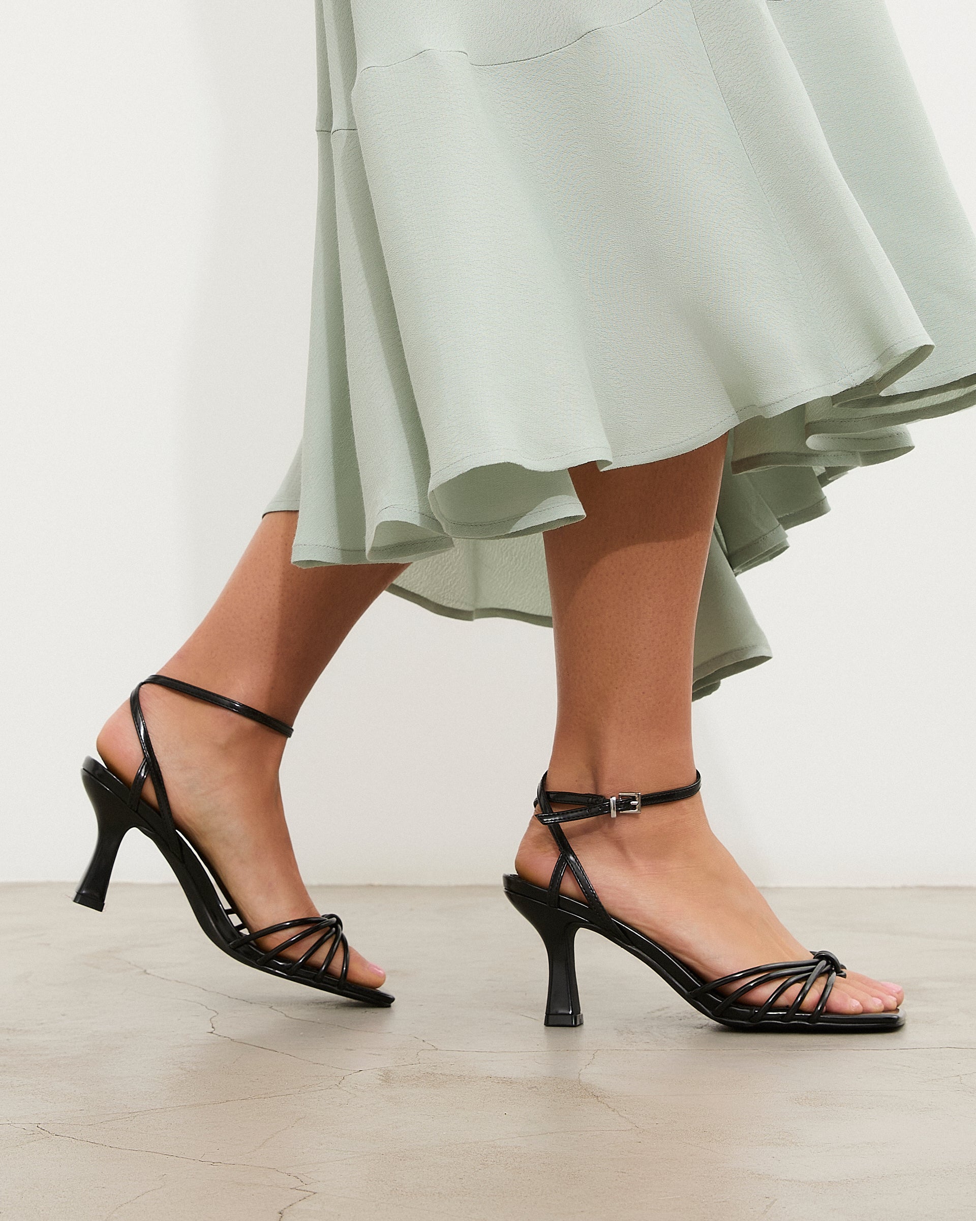 MIM Sandalia de tacón Pao Negro