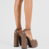 MIM Sandalia de tacón ROXANE TOPO CHAROL