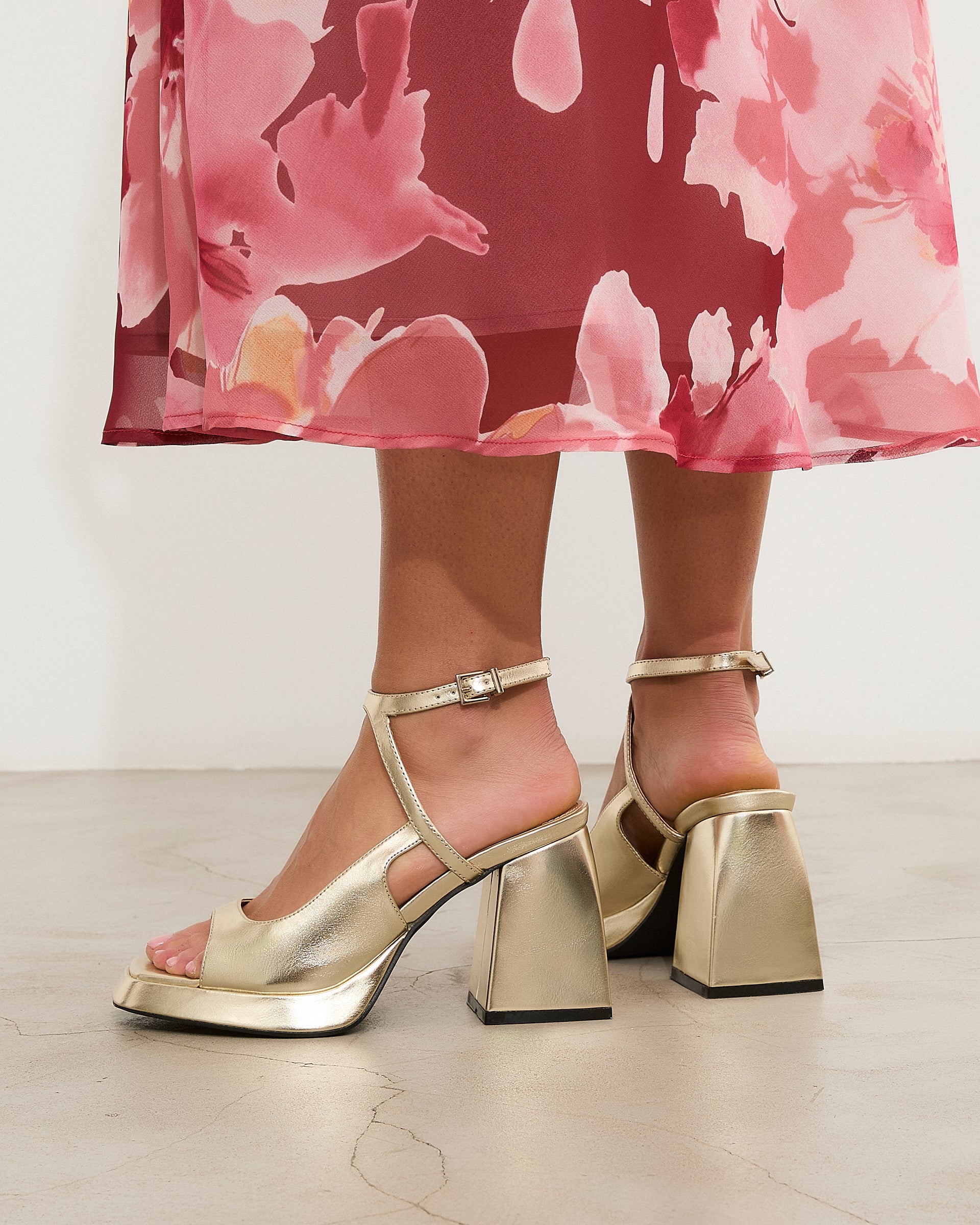 MIM Sandalia de tacón Sunne Dorado