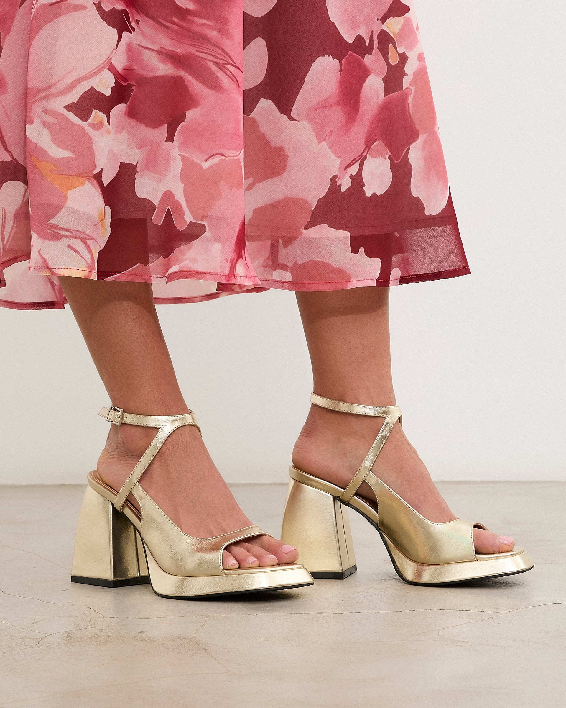 MIM Sandalia de tacón Sunne Dorado