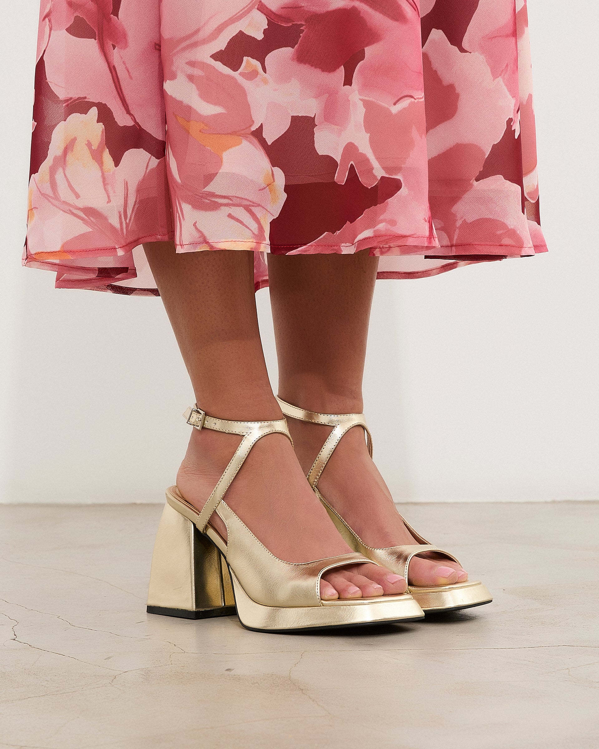 MIM Sandalia de tacón Sunne Dorado