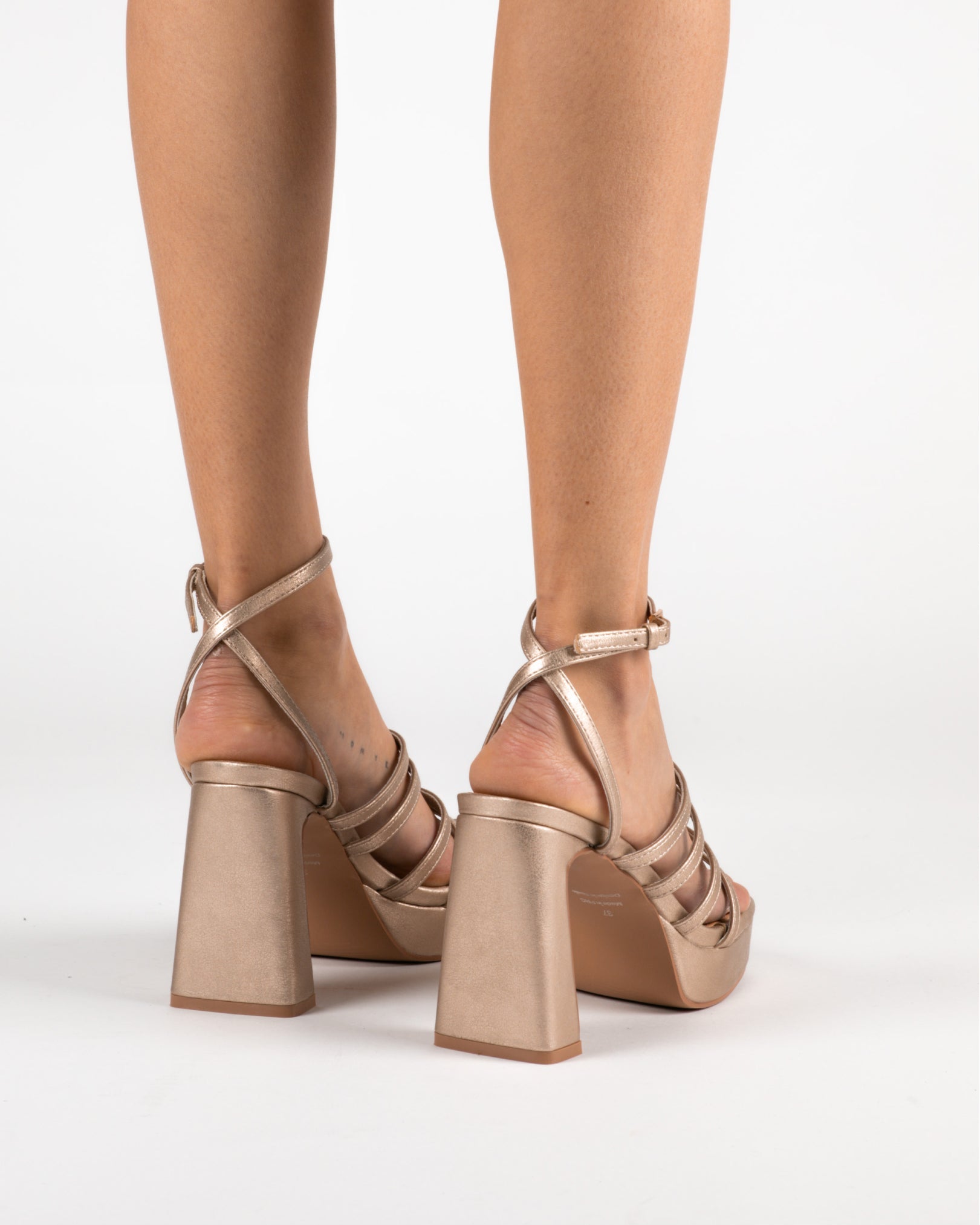 MIM Sandalia de tacón TOR DORADO