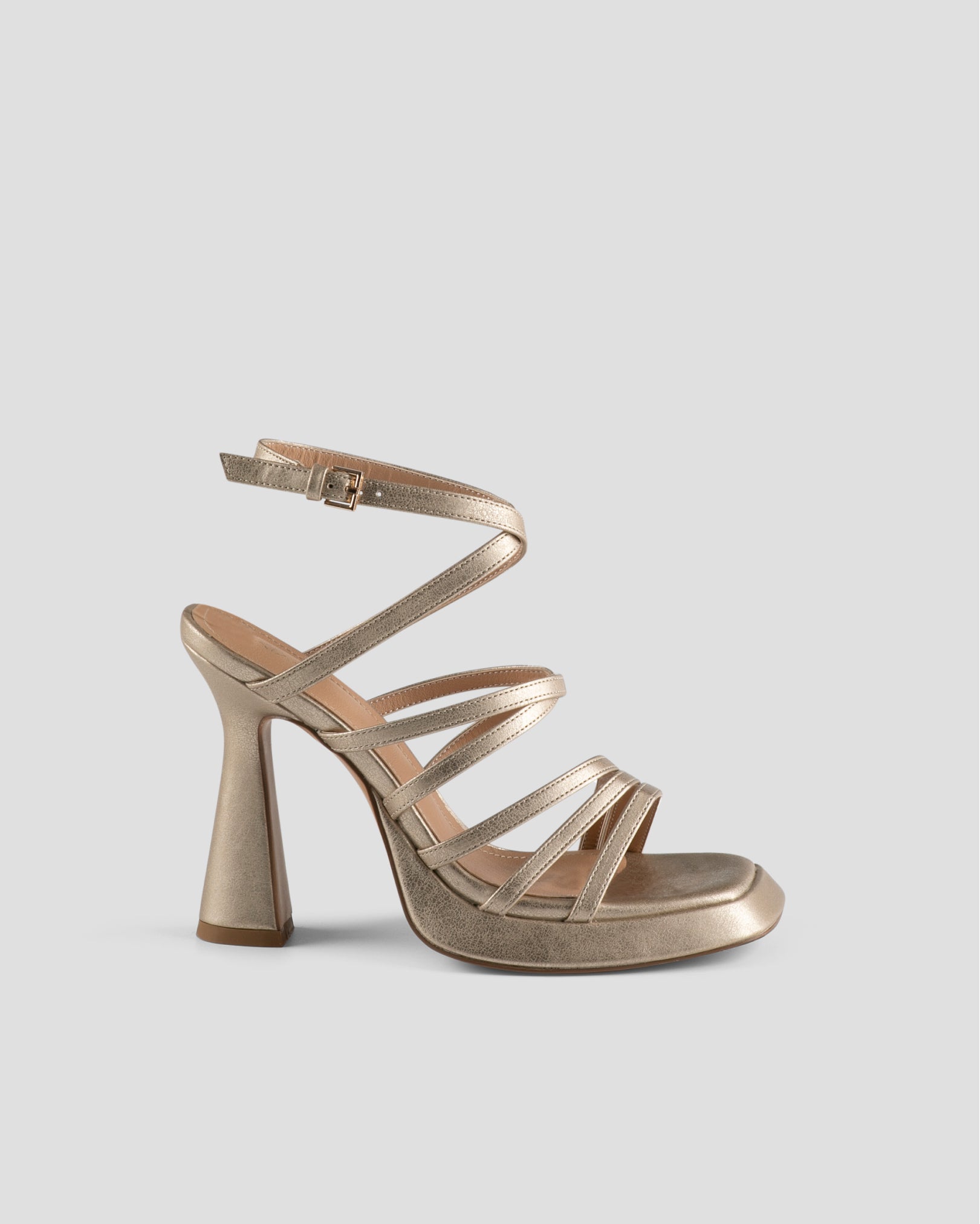 MIM Sandalia de tacón YON DORADO