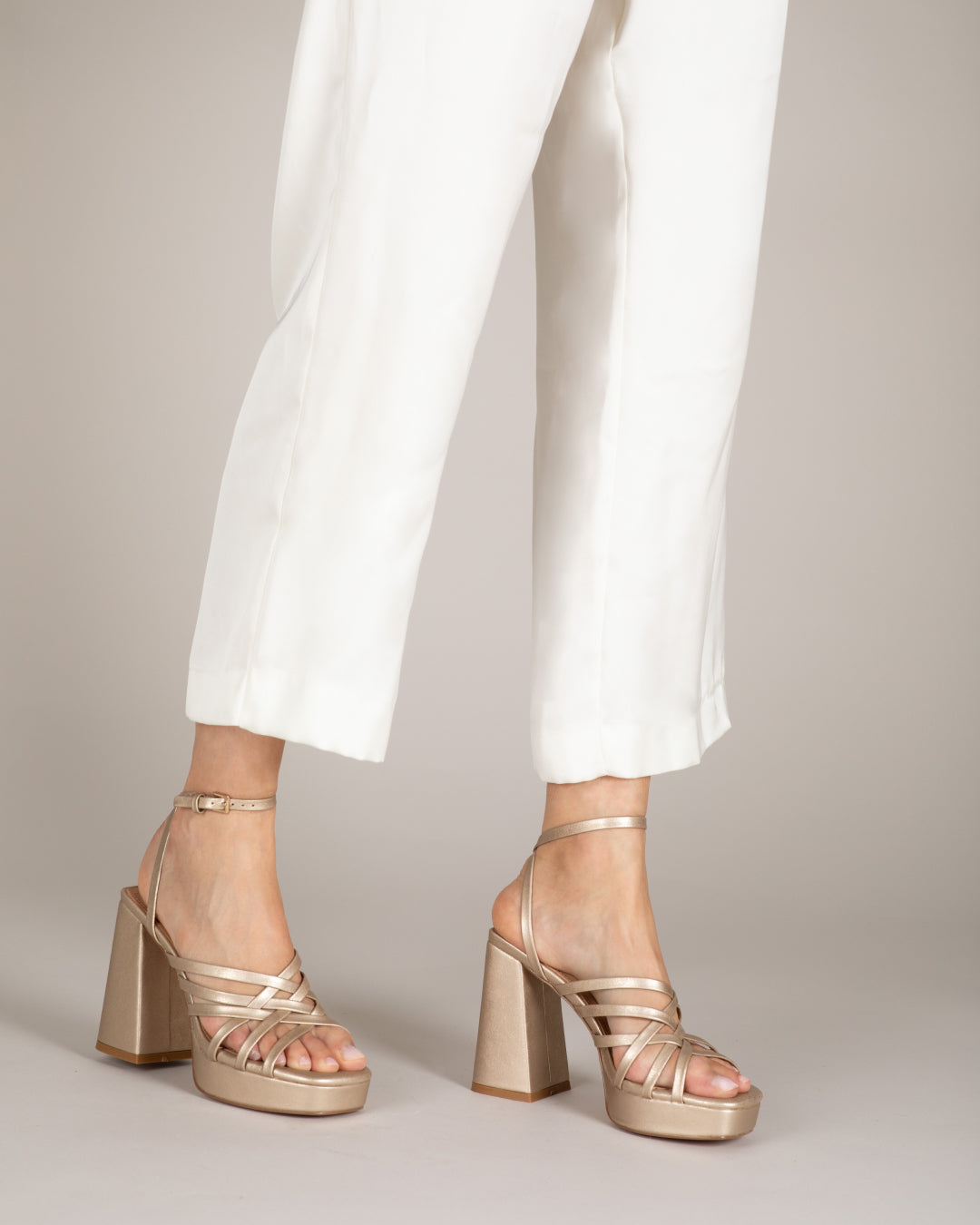 MIM Sandalia de tacón ZAC DORADO