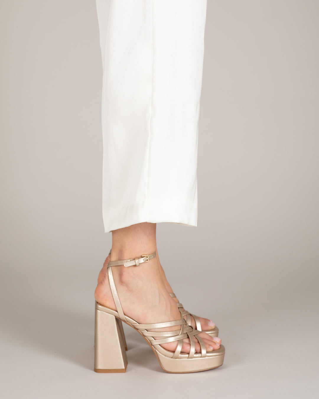 MIM Sandalia de tacón ZAC DORADO