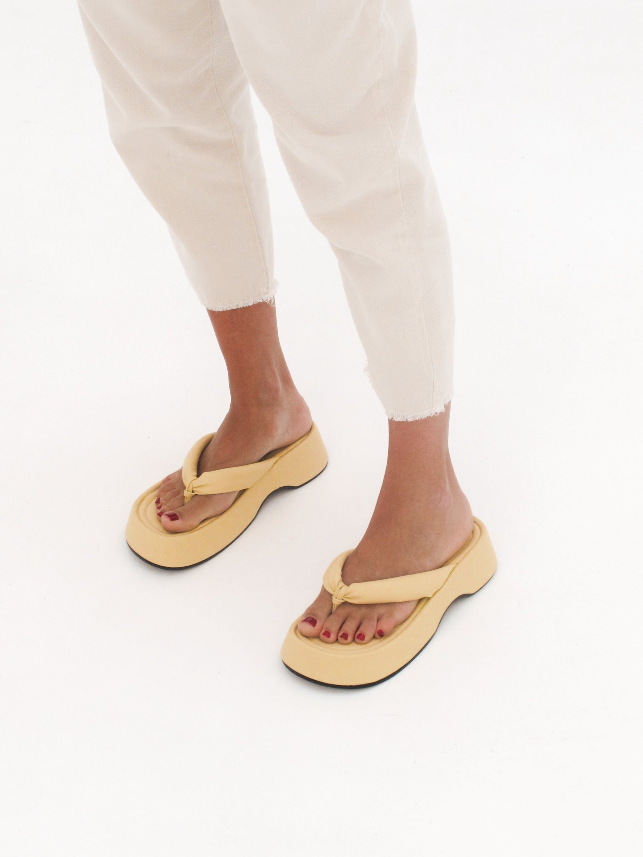 MIM Sandalia plana Brust Amarillo