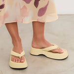 MIM Sandalia plana Brust Amarillo