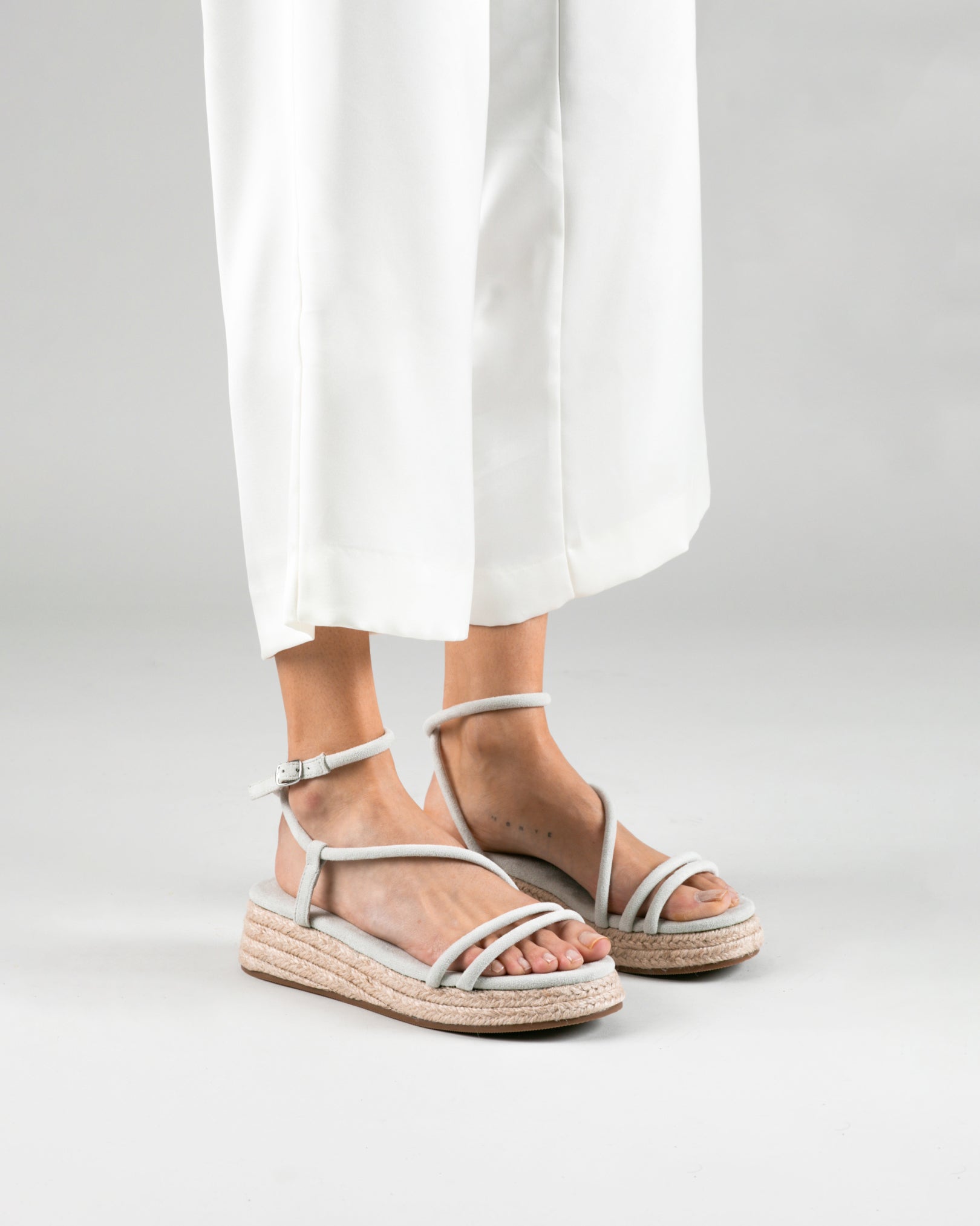 MIM Sandalia plana CHIKO ECRU