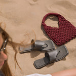 MIM Sandalia plana Horsie Negro