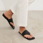 MIM Sandalia plana Horsie Negro