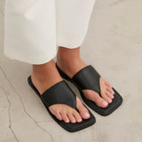 MIM Sandalia plana Horsie Negro