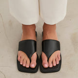 MIM Sandalia plana Horsie Negro