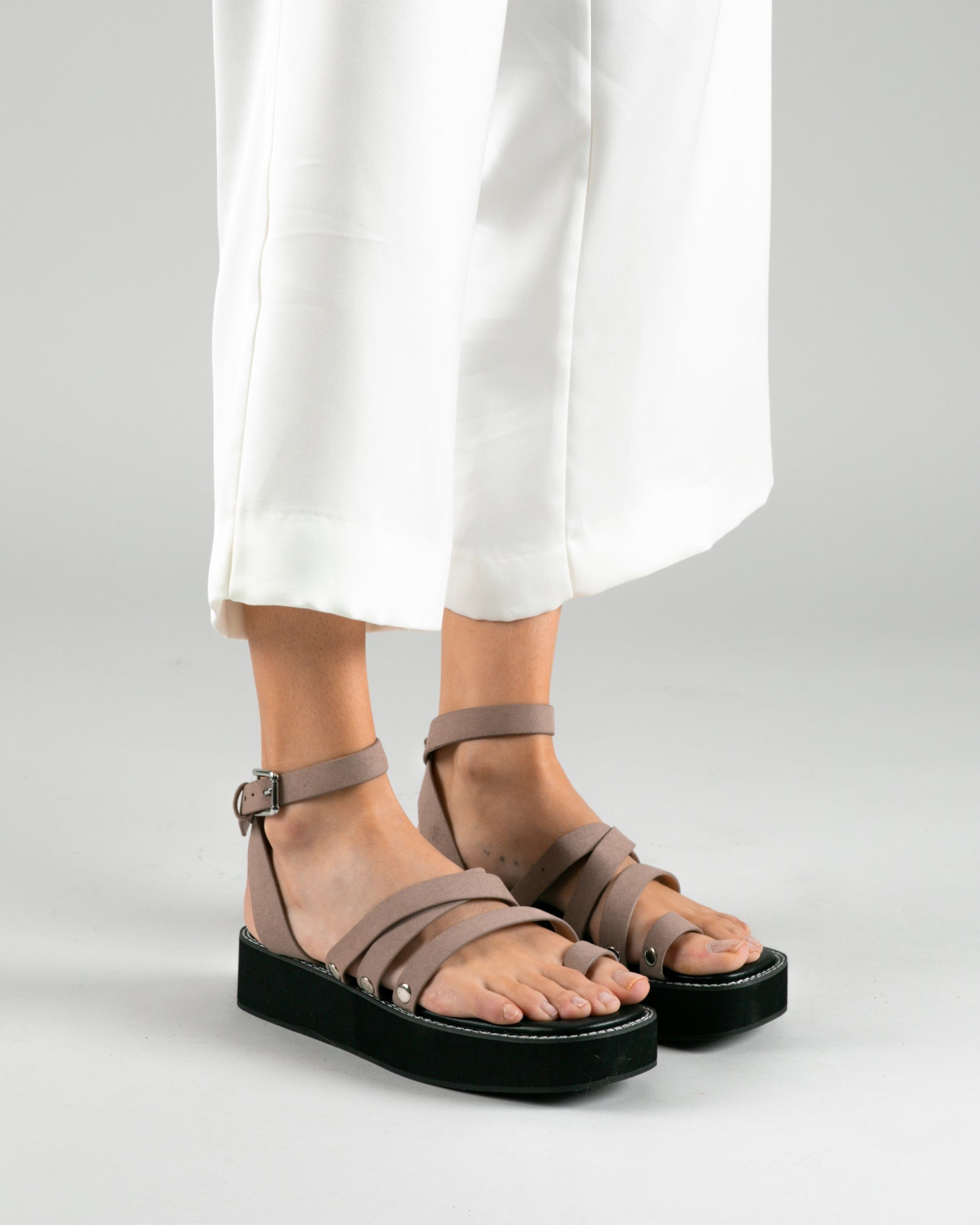 MIM Sandalia plana KAORI TOPO