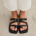 MIM Sandalia plana Loop Negro