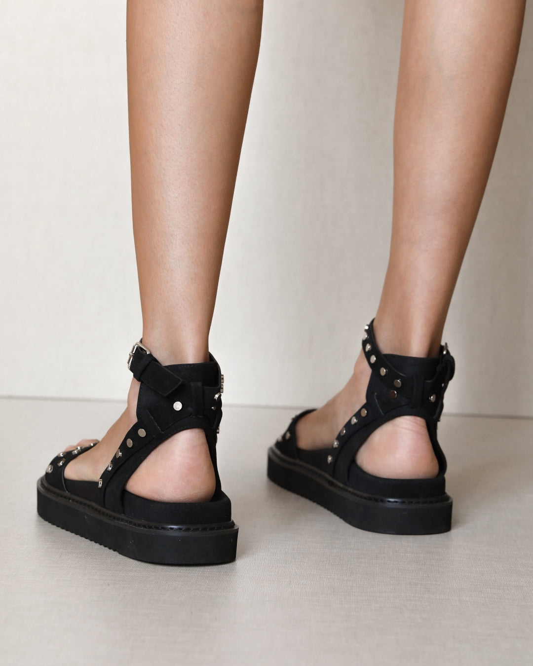 MIM Sandalia plana NELLS NEGRO