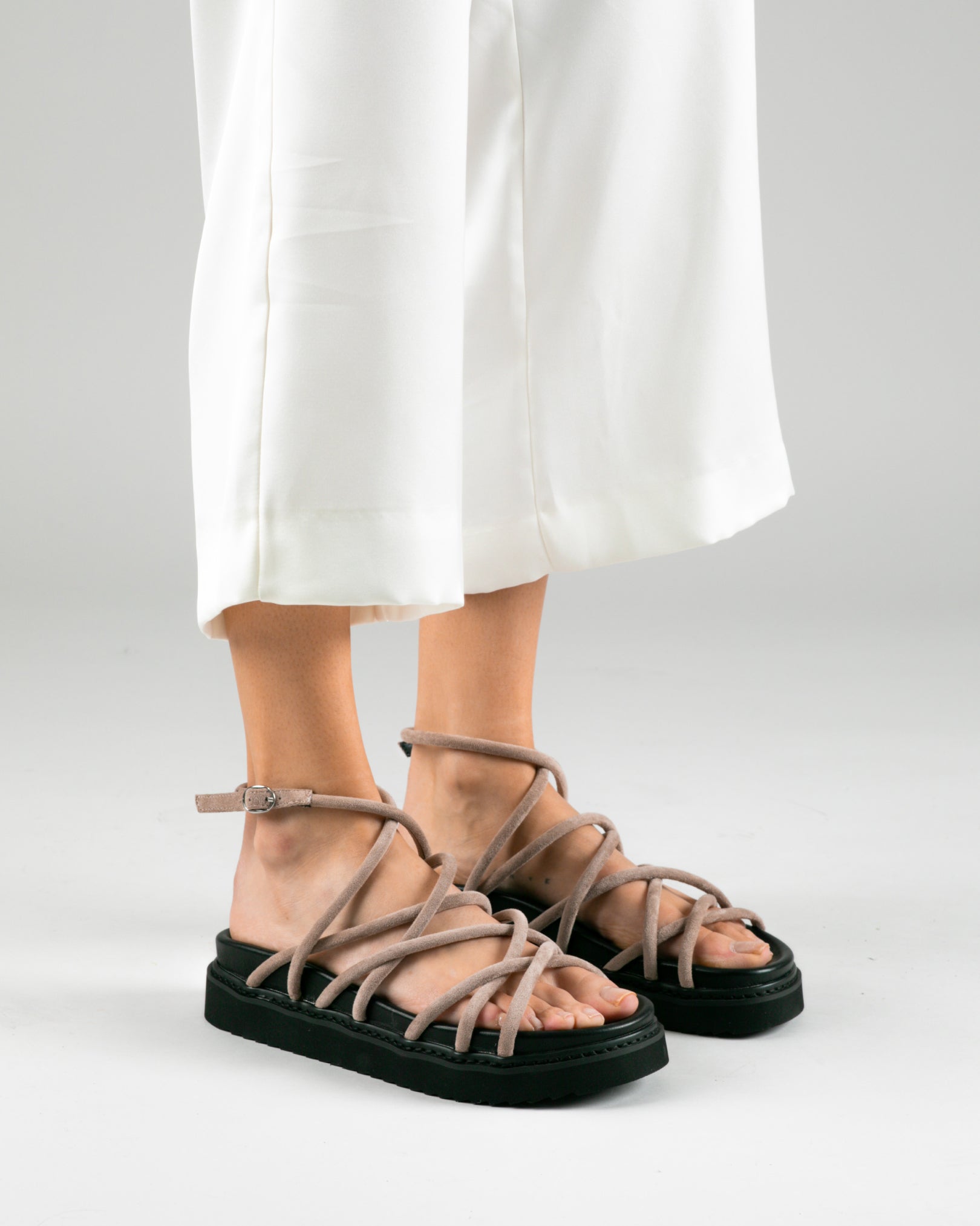 MIM Sandalia plana SUKI TOPO