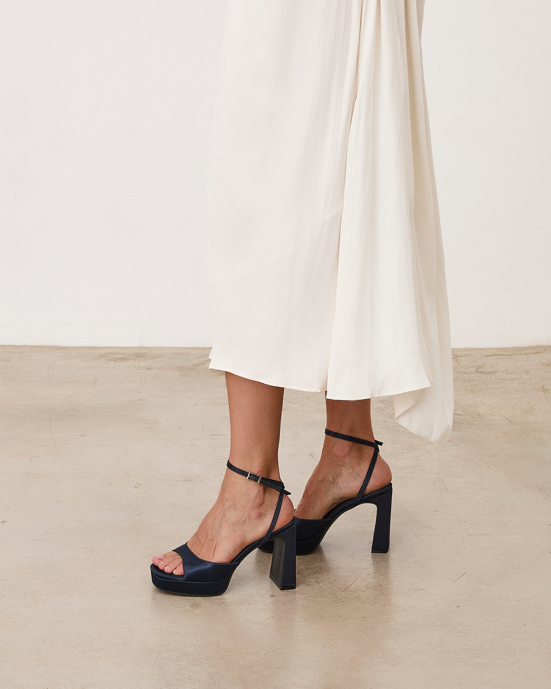 Mim shoes Sandalia de tacón IMA AZUL MARINO SATIN