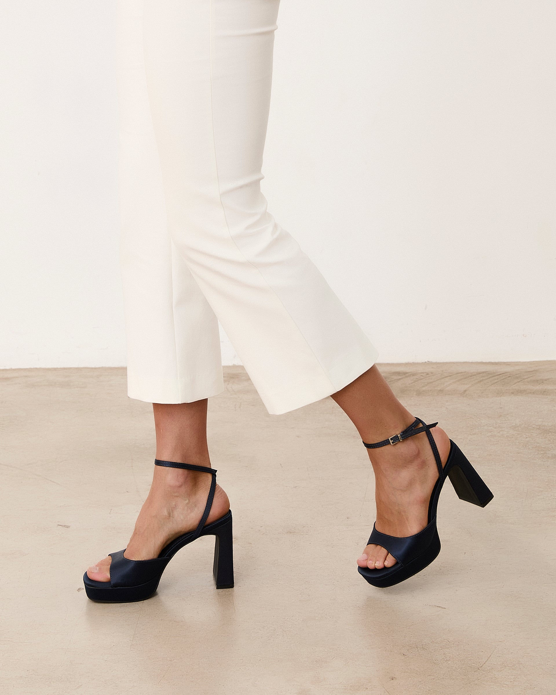 Mim shoes Sandalia de tacón IMA AZUL MARINO SATIN