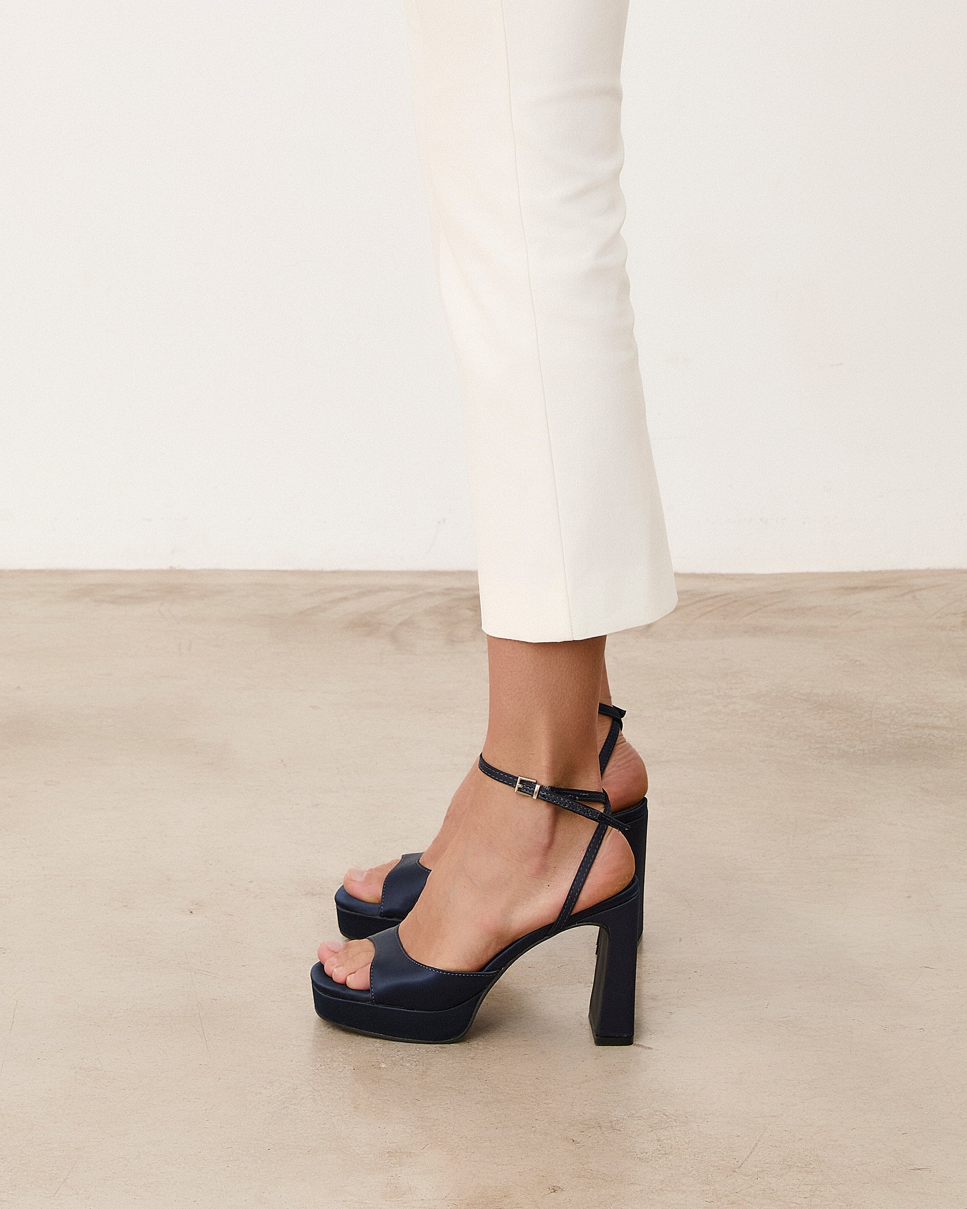 Mim shoes Sandalia de tacón IMA AZUL MARINO SATIN