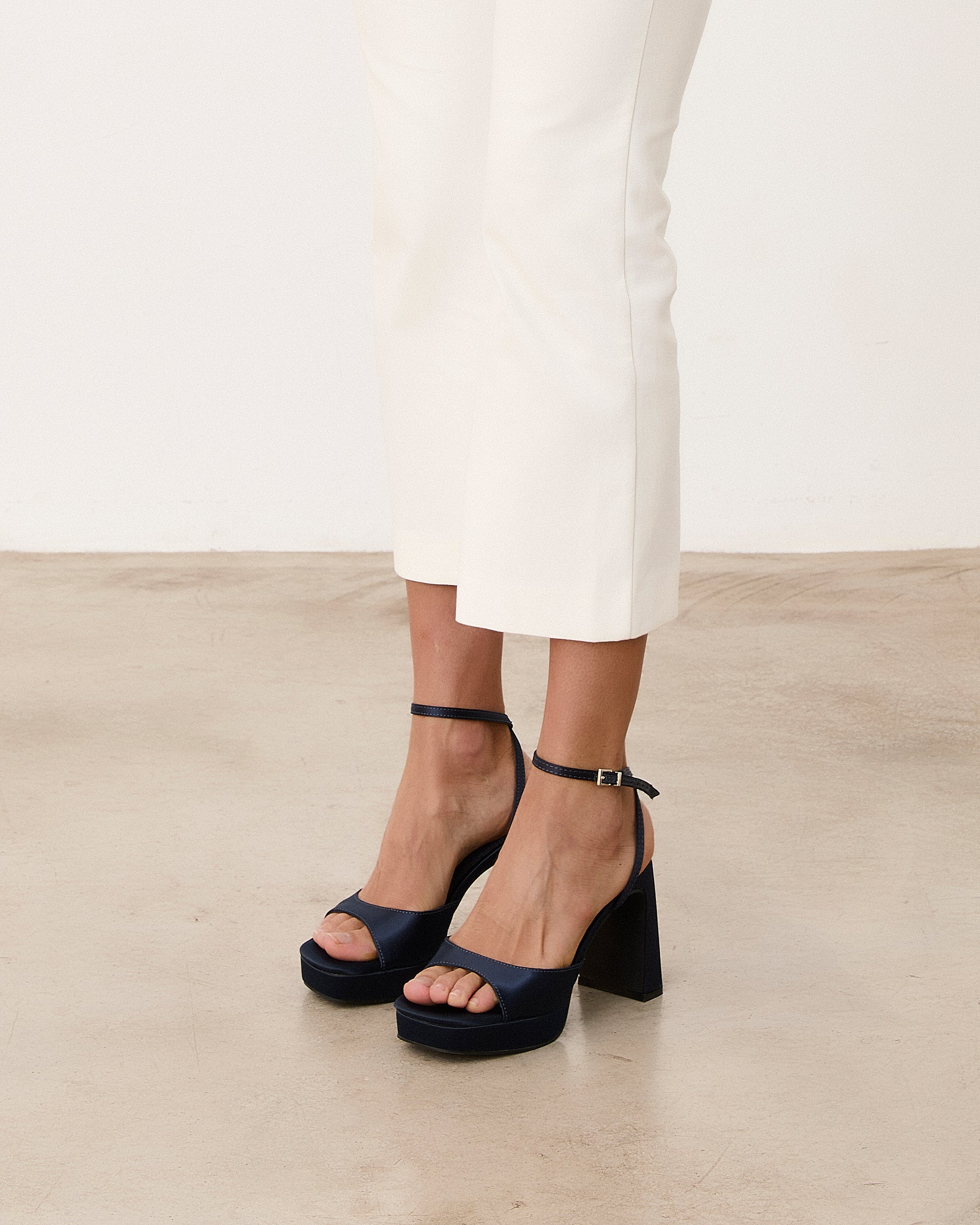 Mim shoes Sandalia de tacón IMA AZUL MARINO SATIN