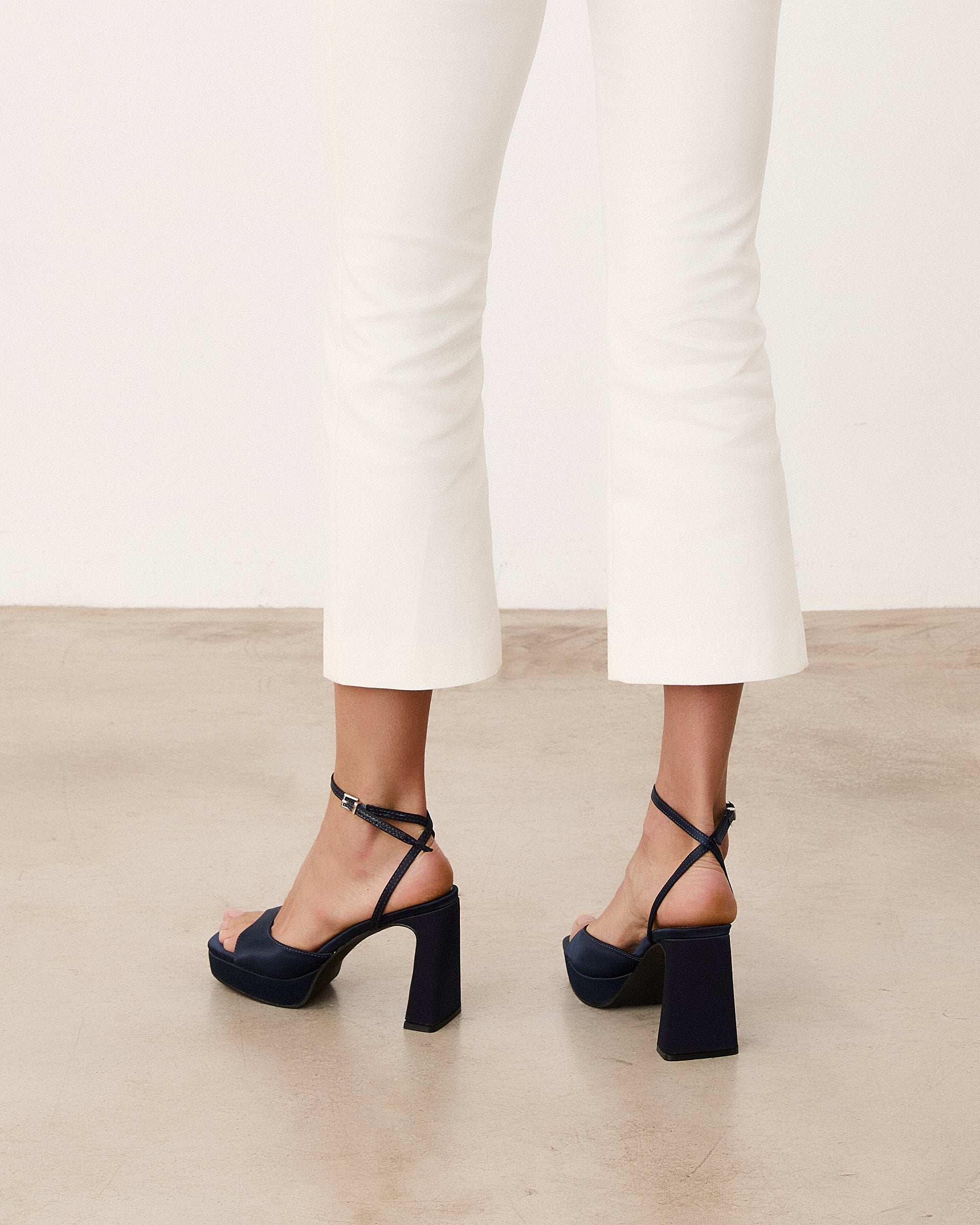 Mim shoes Sandalia de tacón IMA AZUL MARINO SATIN