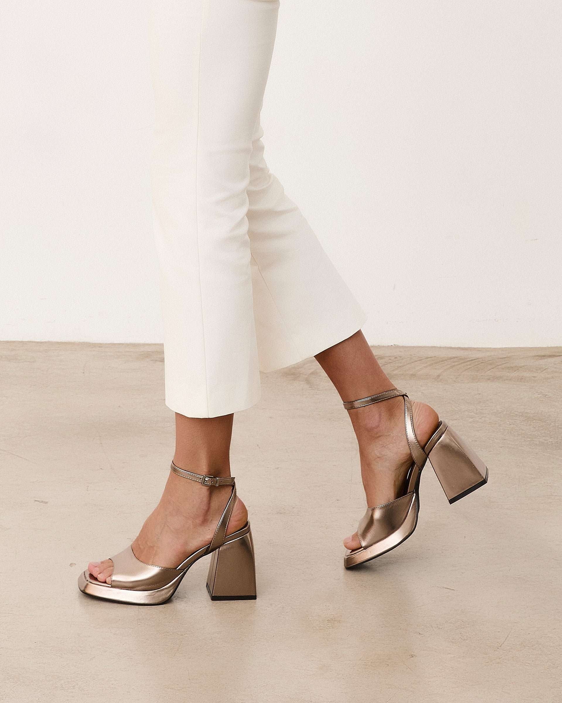 Mim shoes Sandalia de tacón SAIK METALIZADO