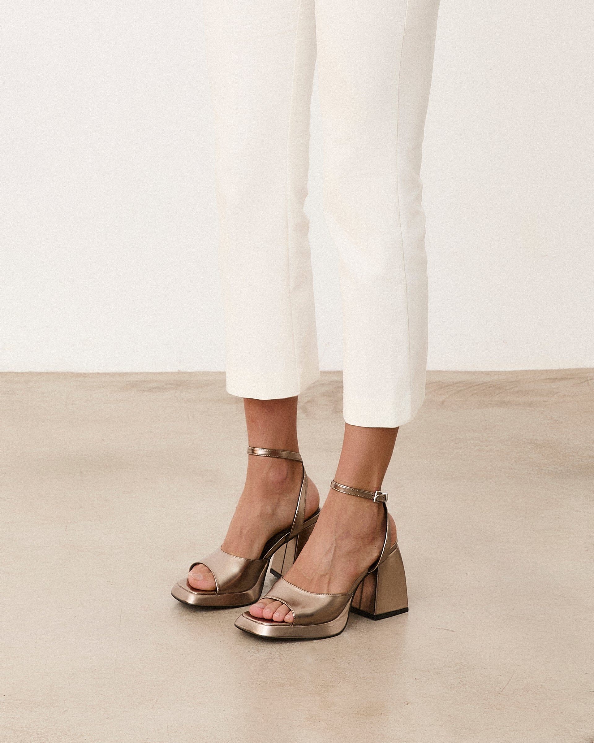 Mim shoes Sandalia de tacón SAIK METALIZADO