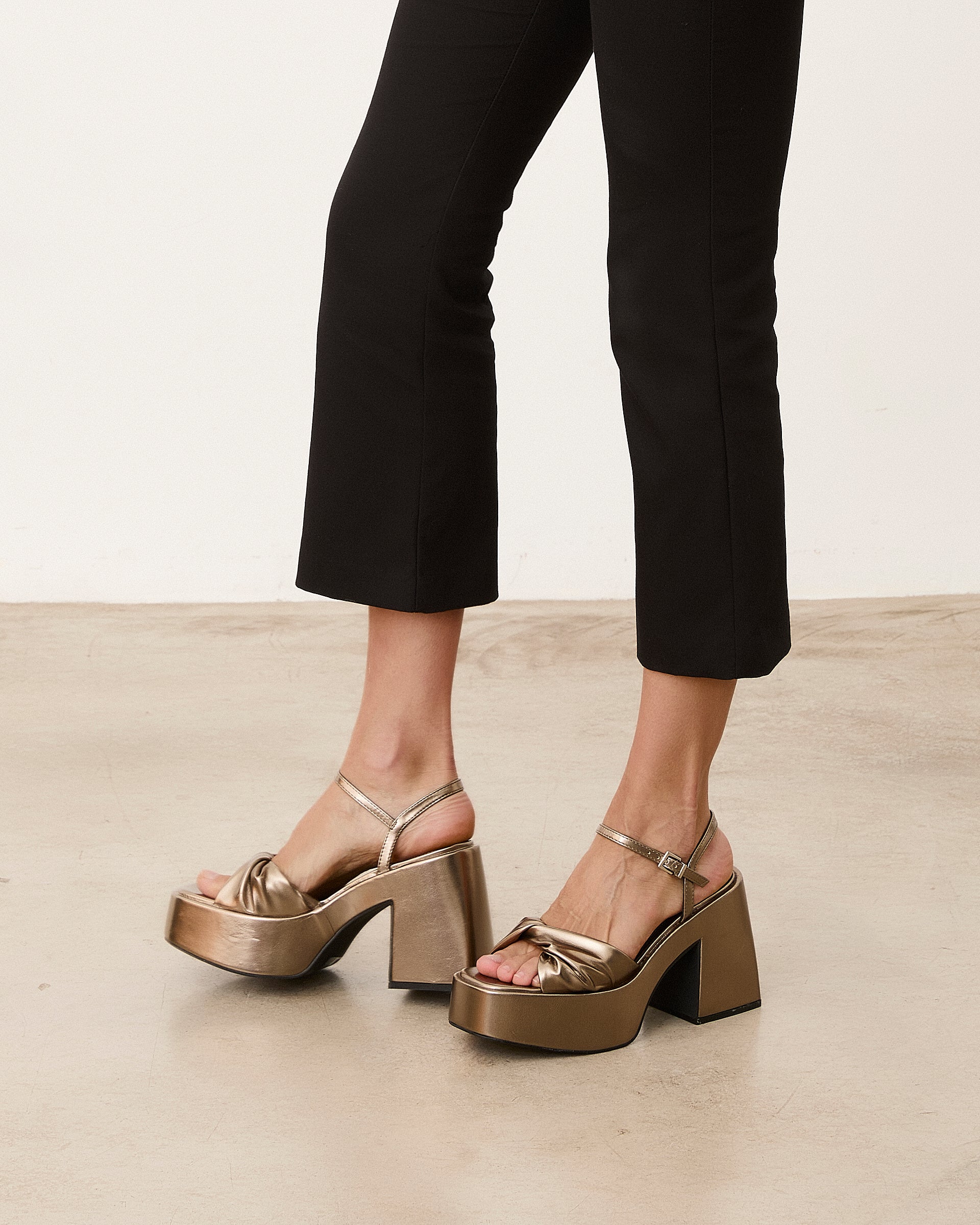 Mim shoes Sandalia de tacón TODIE METALIZADO