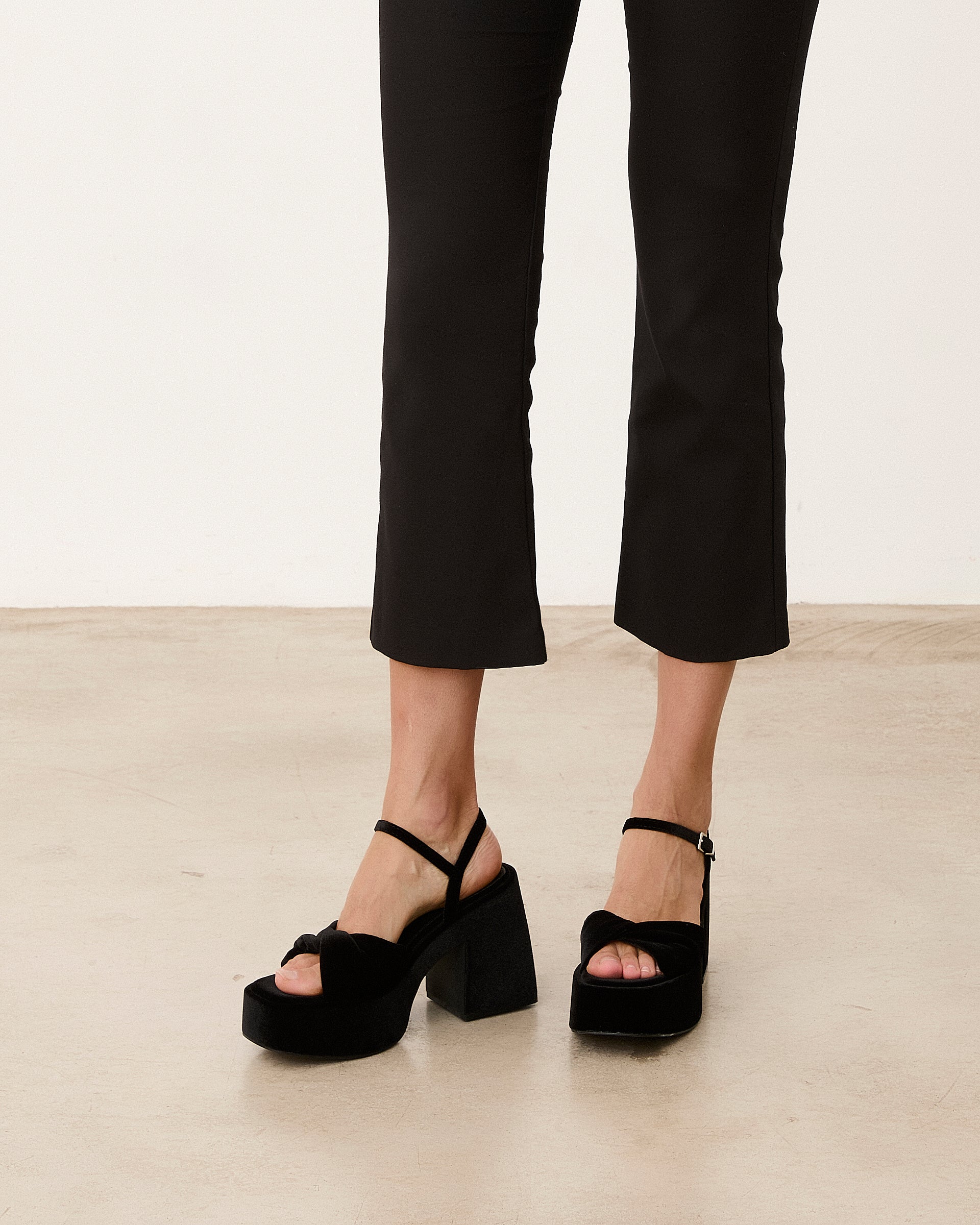 Mim shoes Sandalia de tacón TODIE NEGRO VELVET