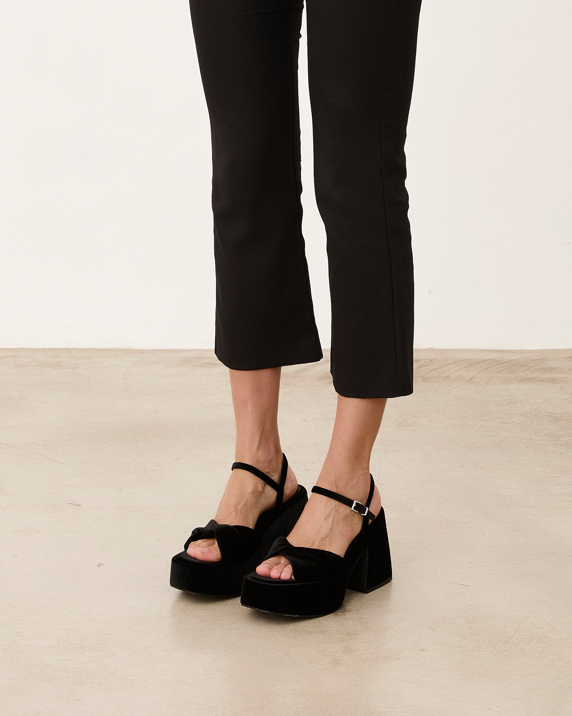 Mim shoes Sandalia de tacón TODIE NEGRO VELVET