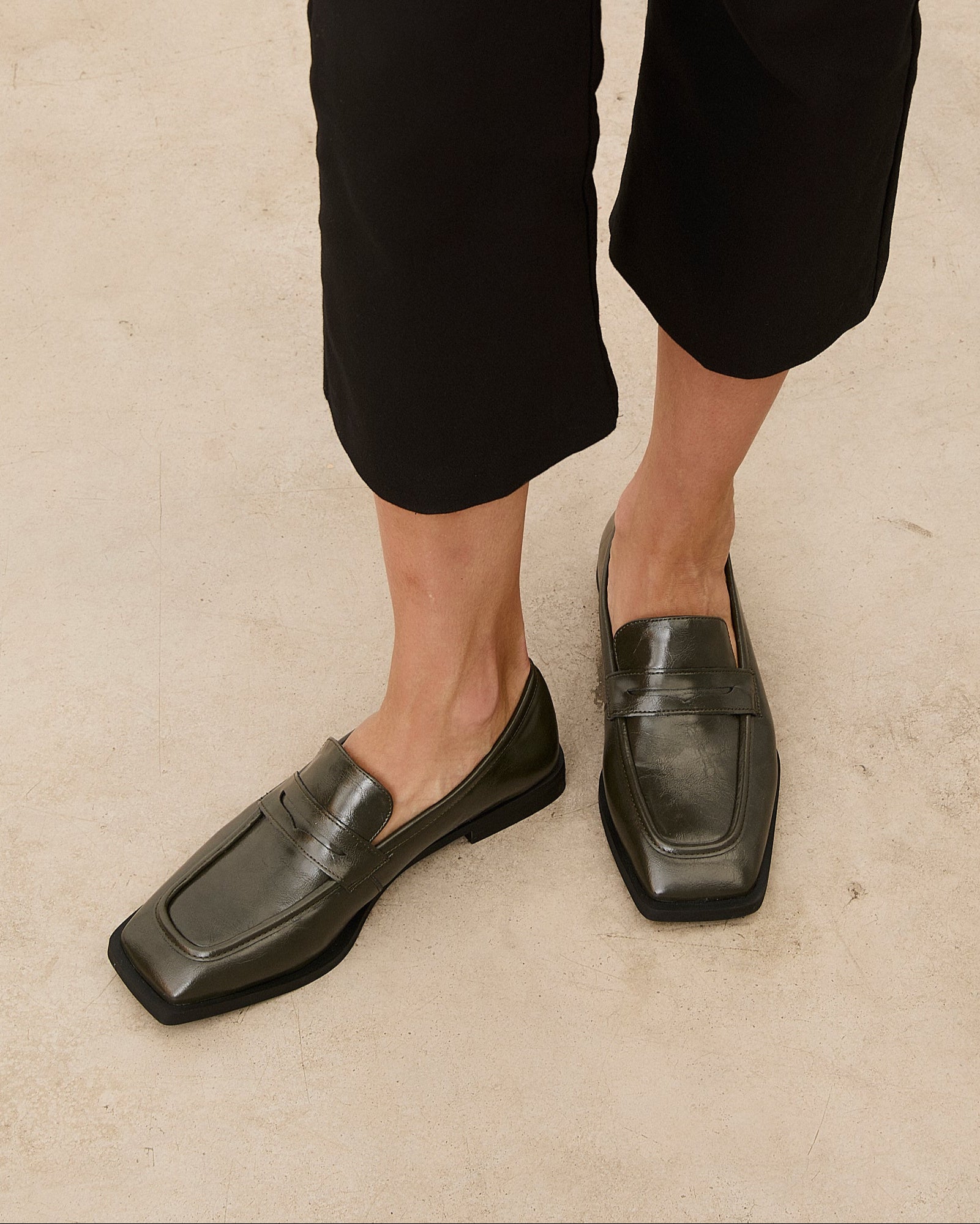 MIM Tacón cerrado ROGER KAKI