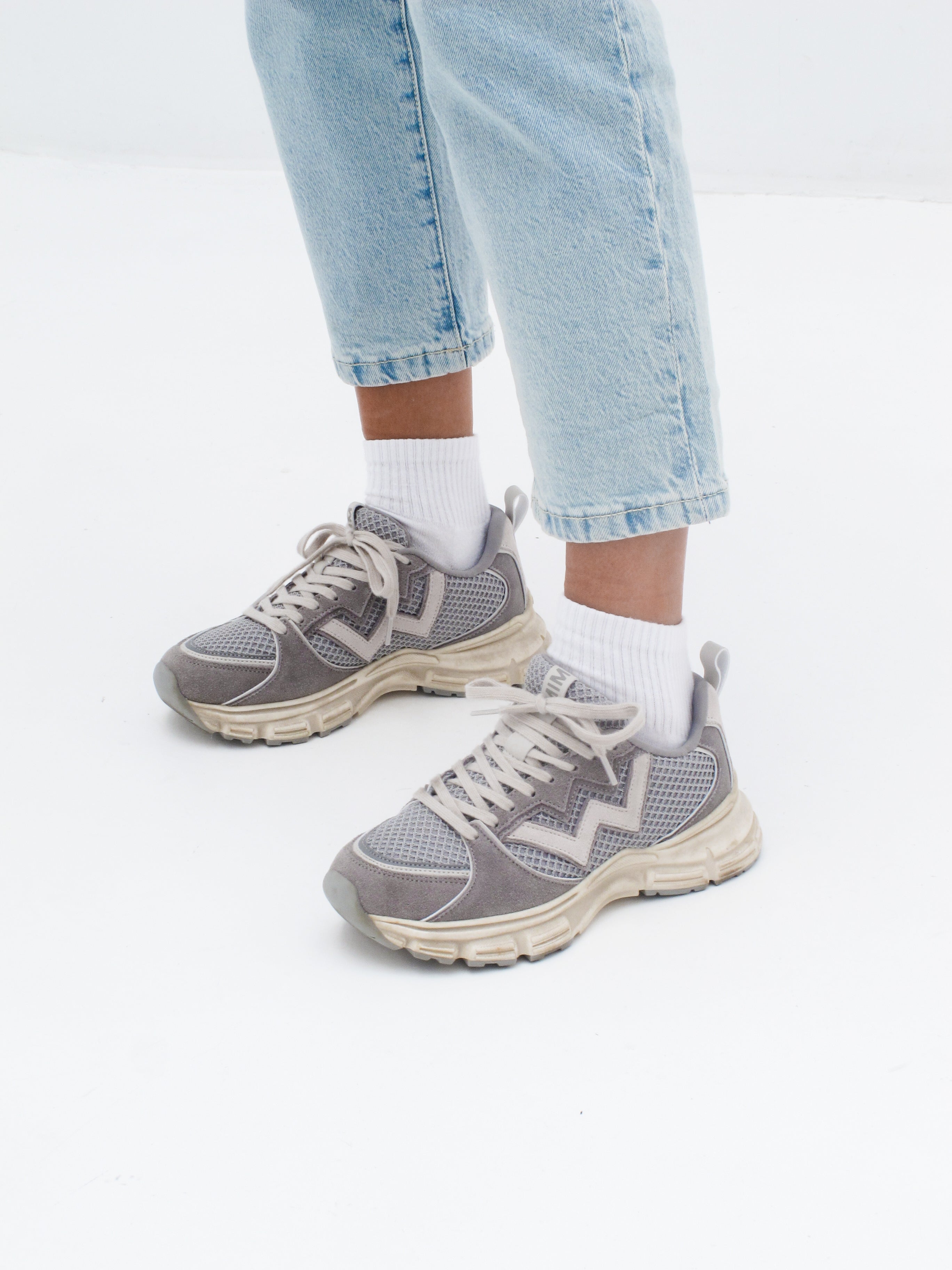 MIM Zapatilla Double U 2.0 Gris