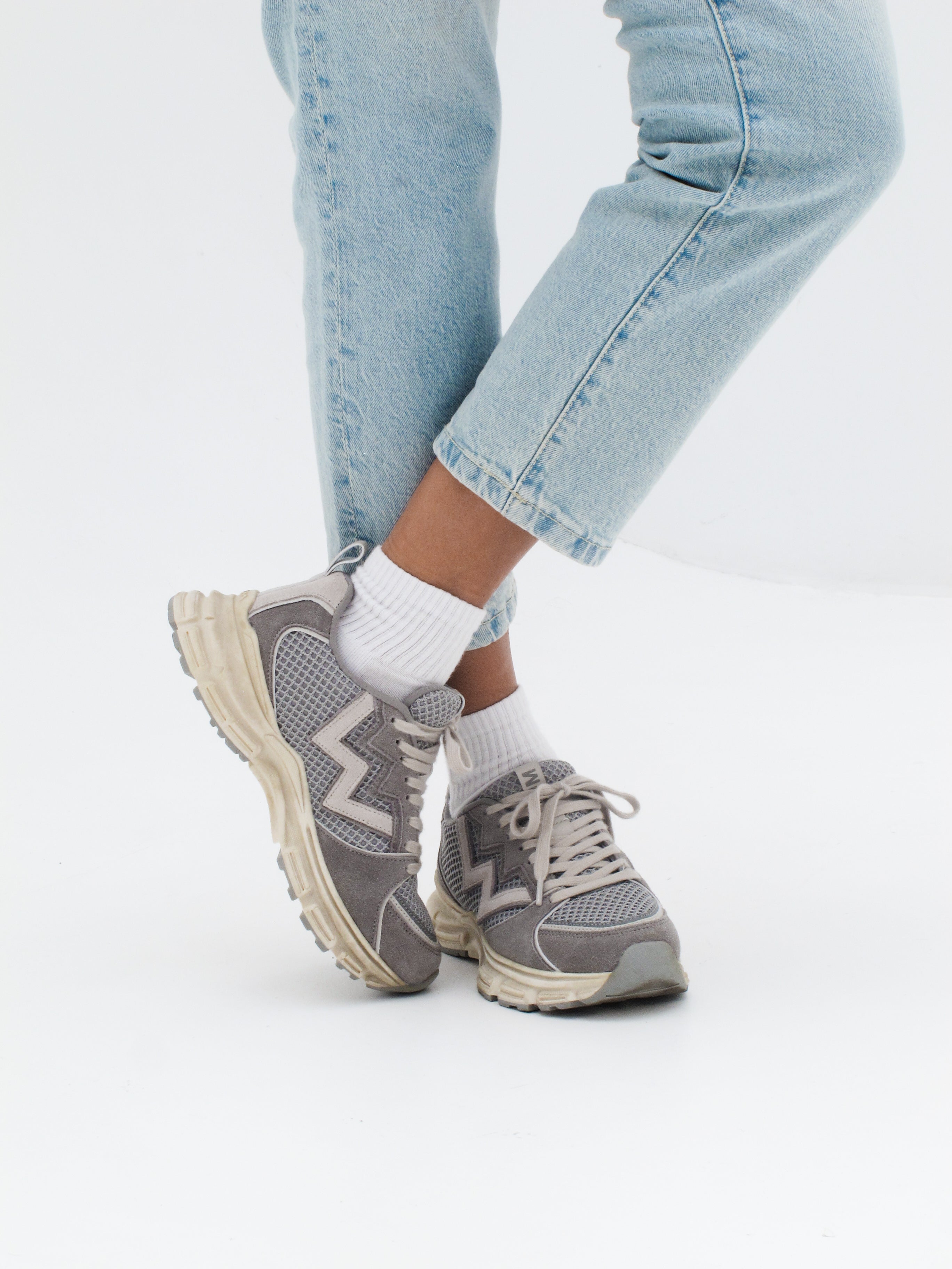 MIM Zapatilla Double U 2.0 Gris