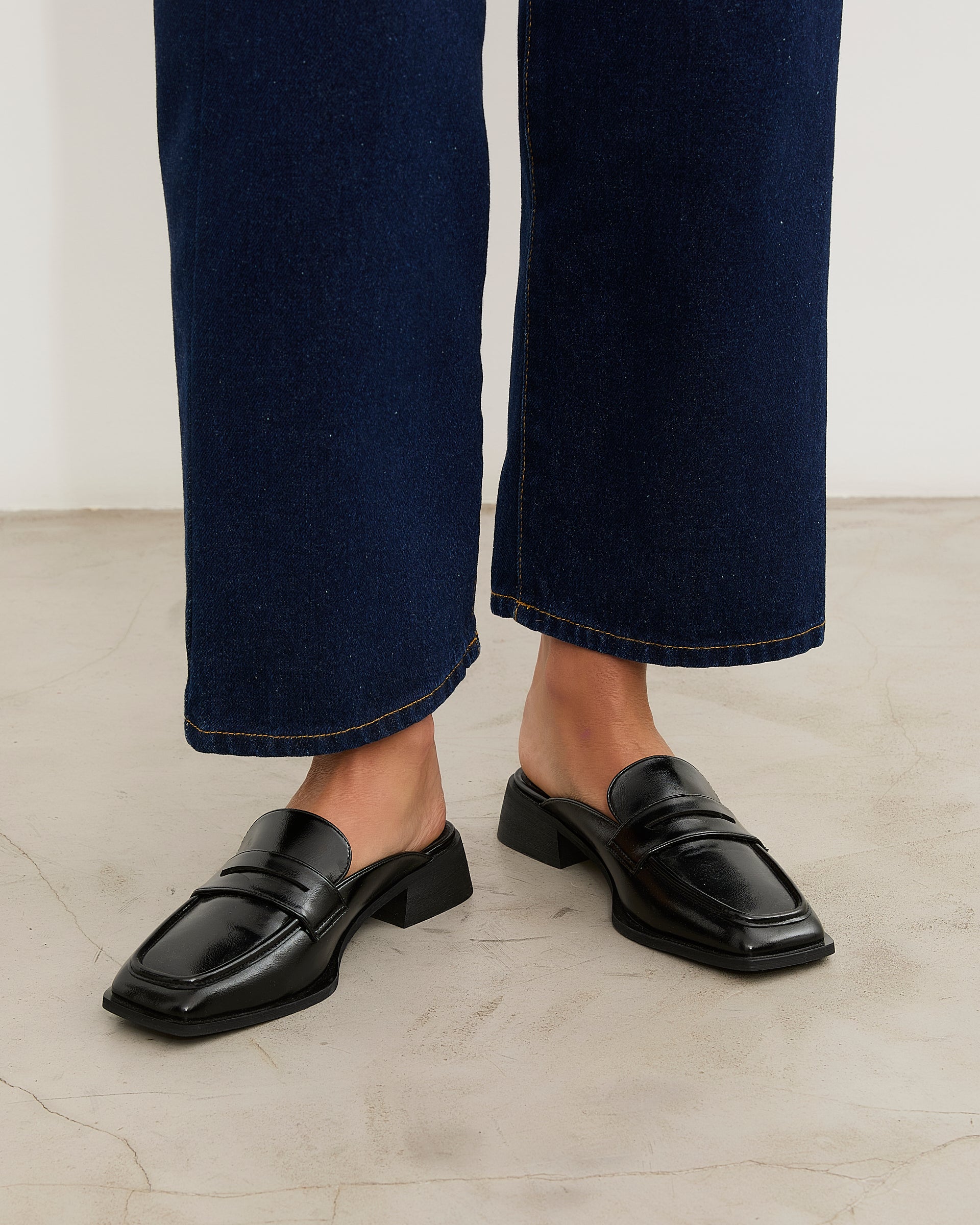 MIM Zapato cerrado Malcon Negro