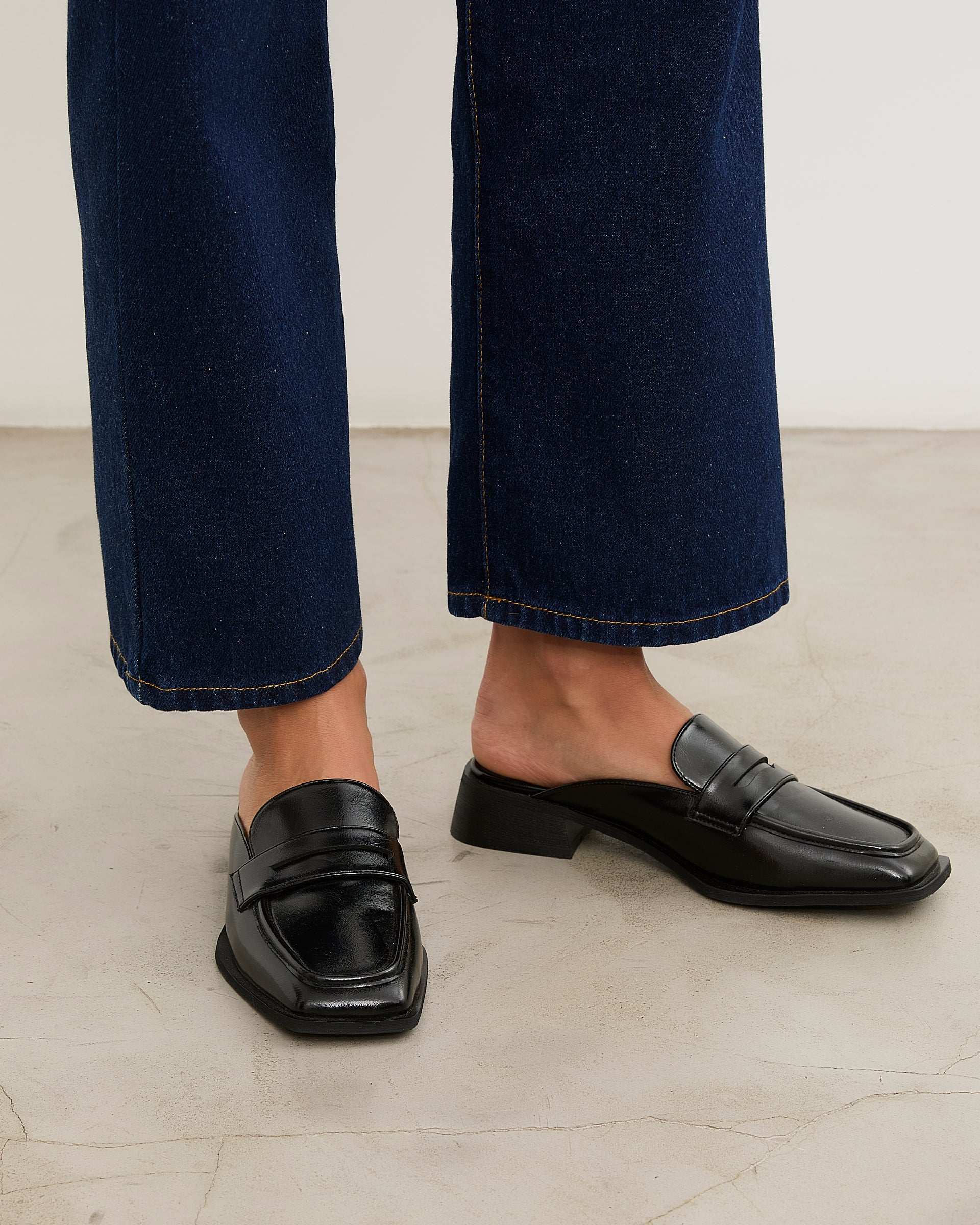 MIM Zapato cerrado Malcon Negro